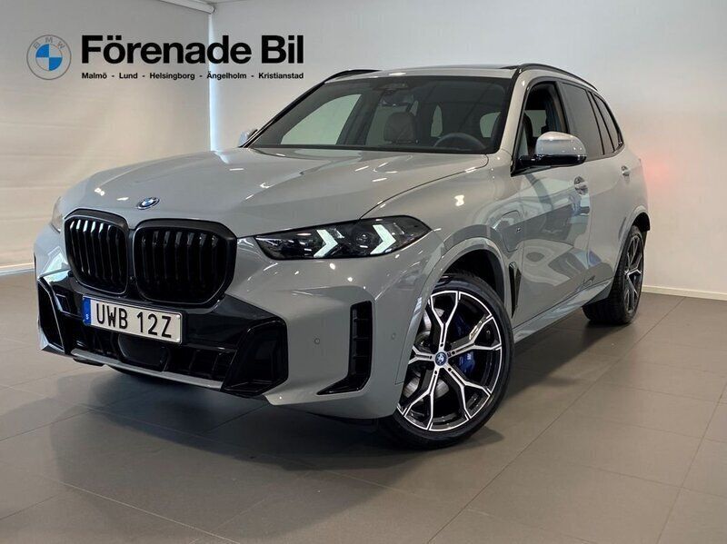 Grå Begagnad 2025 BMW X5 M Sport SUV | 1 167 400 kr - Bild 1/4