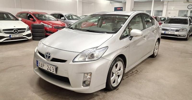 Begagnad Toyota Prius 136 HK (100 kW) 2010 Silver Halvkombi