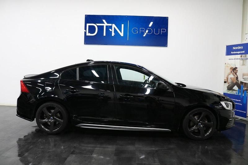 Begagnad 2016 Volvo S60 R-Design Sedan | 164 500 kr - Bild 1/4