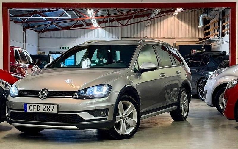 Silver Begagnad 2016 VW Golf Alltrack Kombi | 139 900 kr (Marknadspris) - Bild 1/4