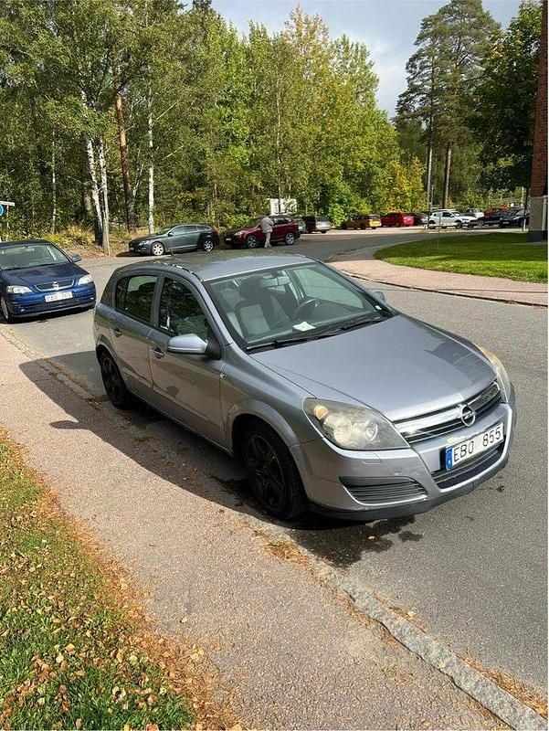 Grå Begagnad 2007 Opel Astra Halvkombi | 16 500 kr (Marknadspris) - Bild 1/4