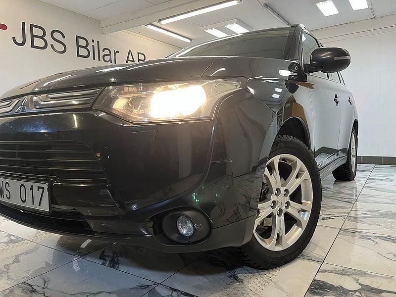 Begagnad Mitsubishi Outlander Comfort Edition 150 HK (110 kW) 2013 Svart SUV