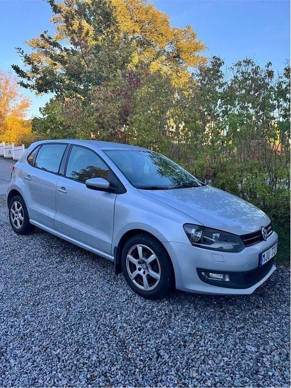 Silver Begagnad 2013 VW Polo Halvkombi | 54 000 kr (Marknadspris) - Bild 1/4