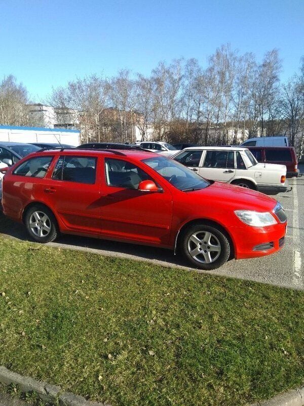 Röd Begagnad 2010 Skoda Octavia Kombi | 29 000 kr (Superpris) - Bild 1/4
