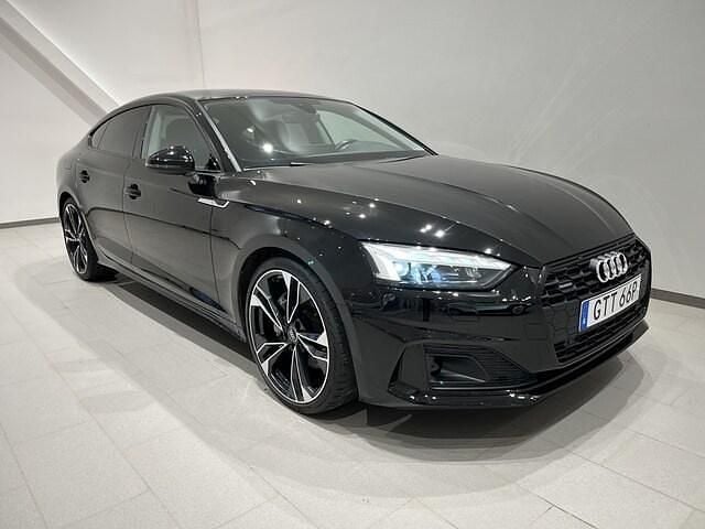 Brilliantsvart Begagnad 2020 Audi A5 Sportback Advanced Plus Halvkombi | 309 000 kr (Marknadspris) - Bild 1/4
