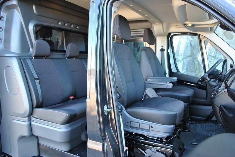 Begagnad Peugeot Boxer Comfort 165 HK (121 kW) 2024 Grå Van