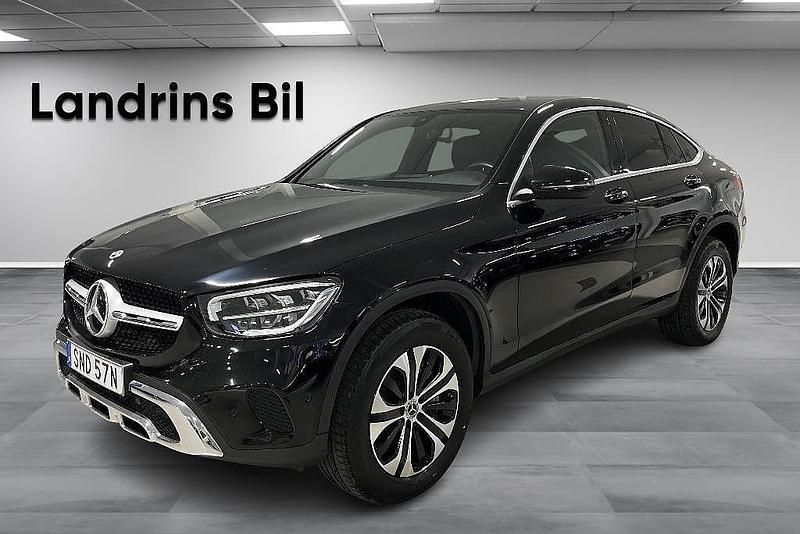 Svart Begagnad 2022 Mercedes GLC300e Edition Sportkupé | 459 900 kr (Superpris) - Bild 1/4