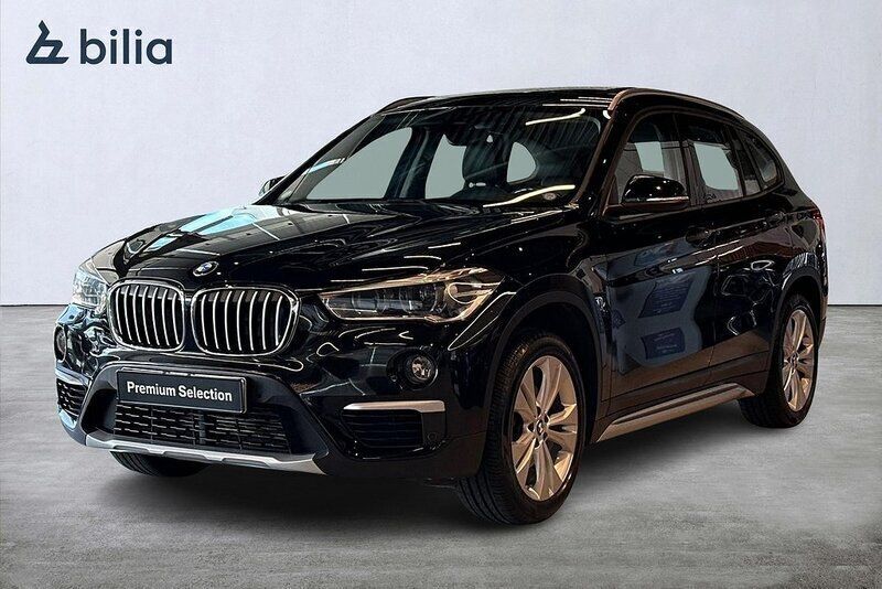 Svart Begagnad 2016 BMW X1 xLine SUV | 209 900 kr (Marknadspris) - Bild 1/4