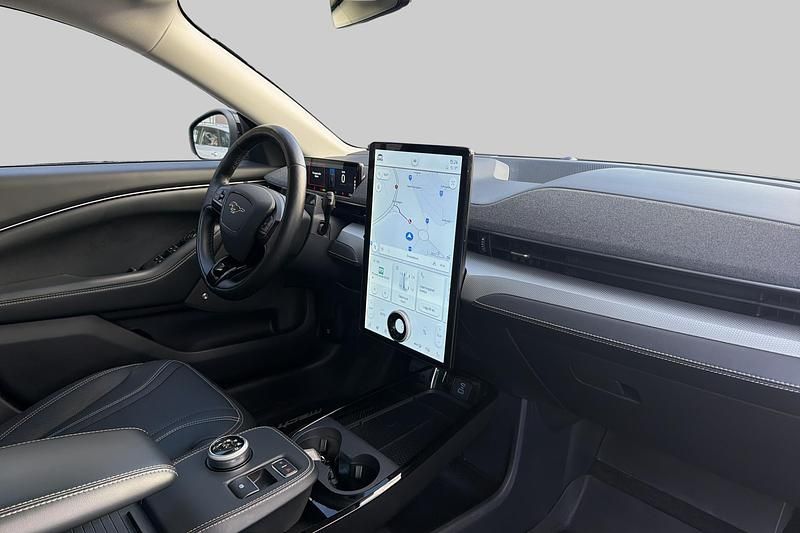 Begagnad Ford Mustang Mach-E Standard Range 200 kW (272 HK) 2021 Svart SUV