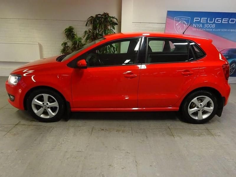 Röd Begagnad 2010 VW Polo Halvkombi | 69 900 kr (Marknadspris) - Bild 1/4