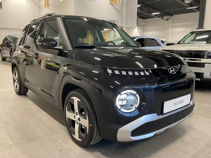 Ny Hyundai Inster 85 kW (116 HK) 2025 Svart Halvkombi