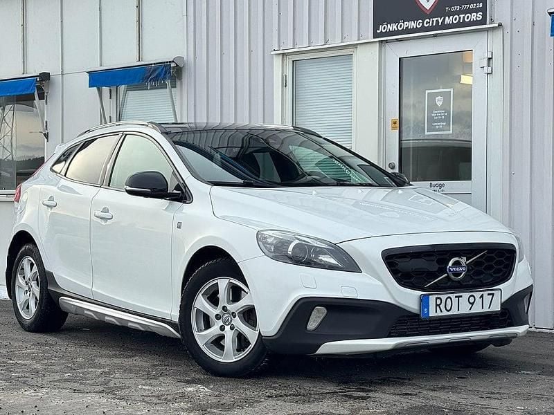 Begagnad Volvo V40 Ocean Race 190 HK (139 kW) 2015 Vit Halvkombi