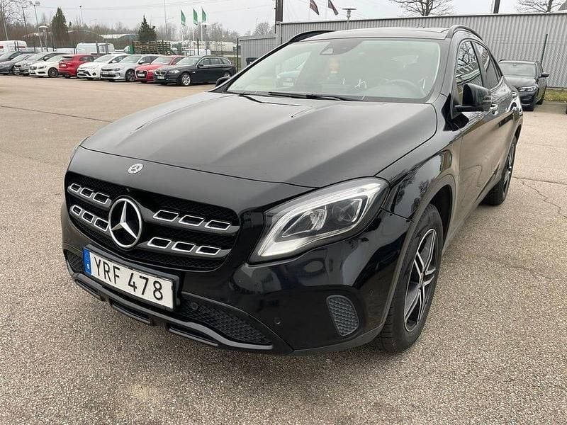 Svart Begagnad 2018 Mercedes 200 AMG Sedan | 189 000 kr - Bild 1/2