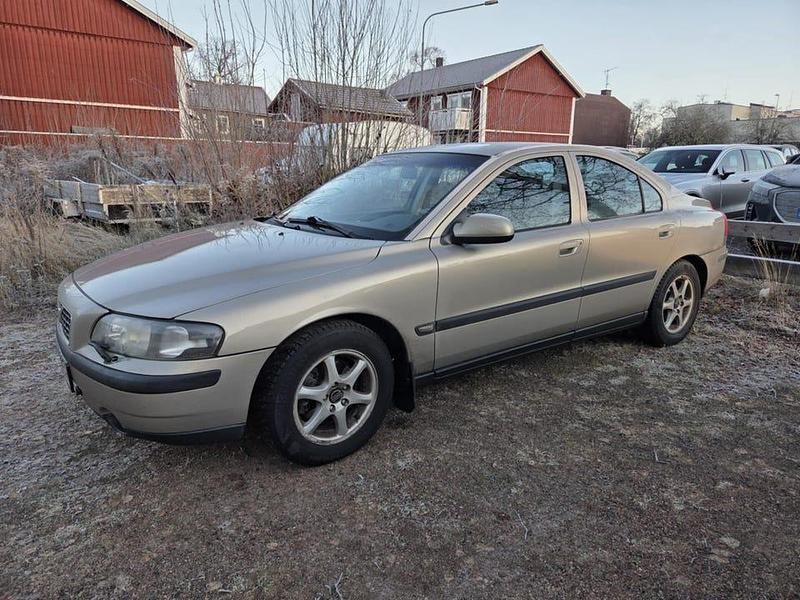 Ljusbrun Begagnad 2001 Volvo S60 Sedan | 19 000 kr (Marknadspris) - Bild 1/1