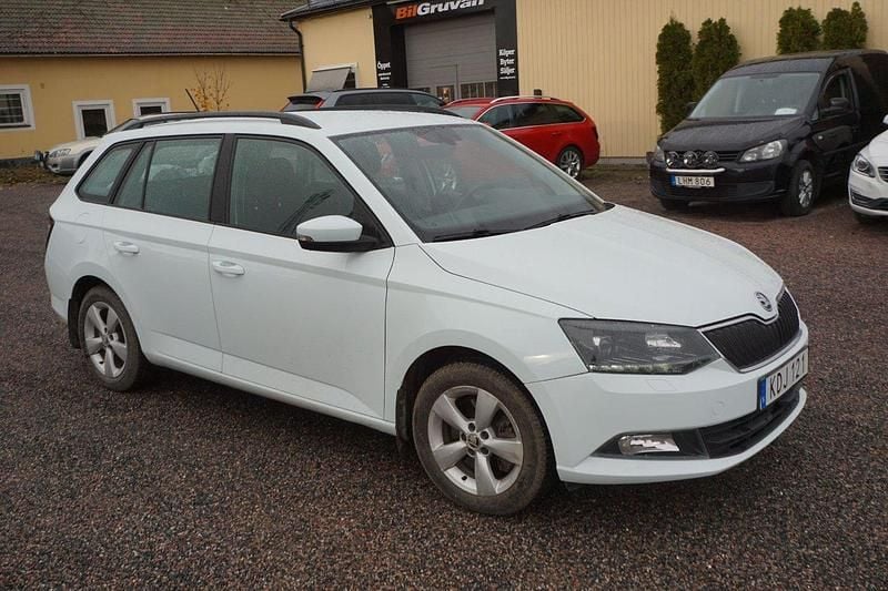 Vit Begagnad 2015 Skoda Fabia Style Kombi | 129 900 kr (Marknadspris) - Bild 1/4