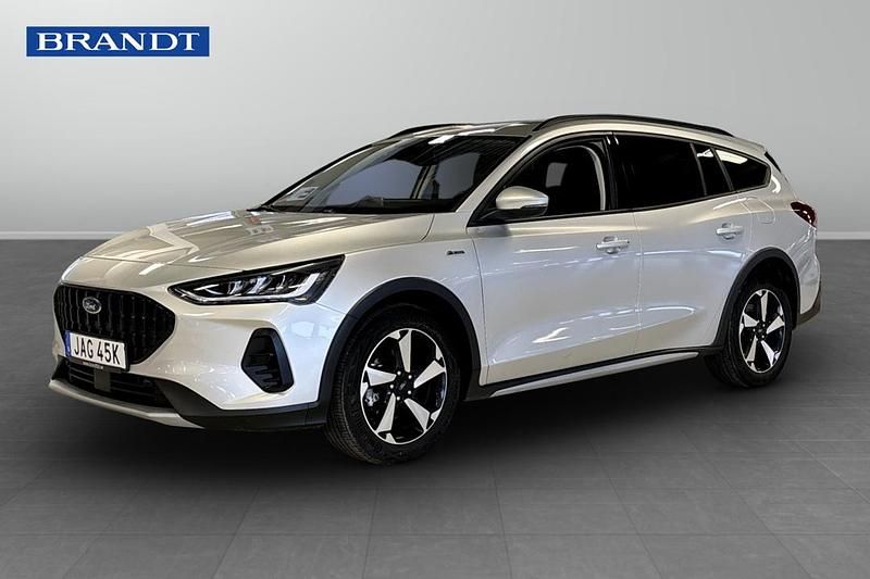 Grå Begagnad 2023 Ford Focus Kombi | 229 900 kr - Bild 1/4