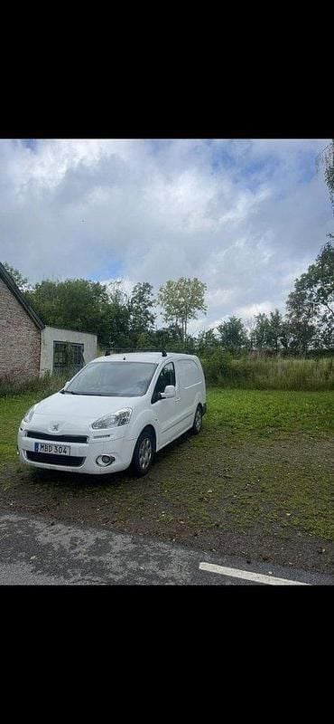 Vit Begagnad 2014 Peugeot Partner Minibuss | 50 000 kr (Marknadspris) - Bild 1/4