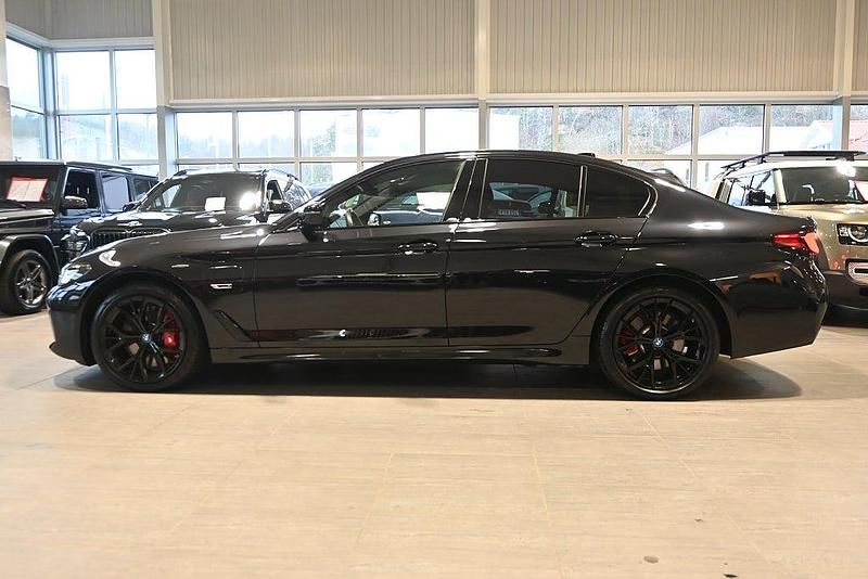 Begagnad BMW 545e M Sport 395 HK (290 kW) 2023 Svart Sedan