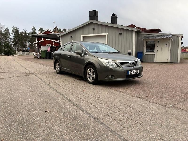 Begagnad 2009 Toyota Avensis Sedan | 75 000 kr (Bra pris) - Bild 1/4