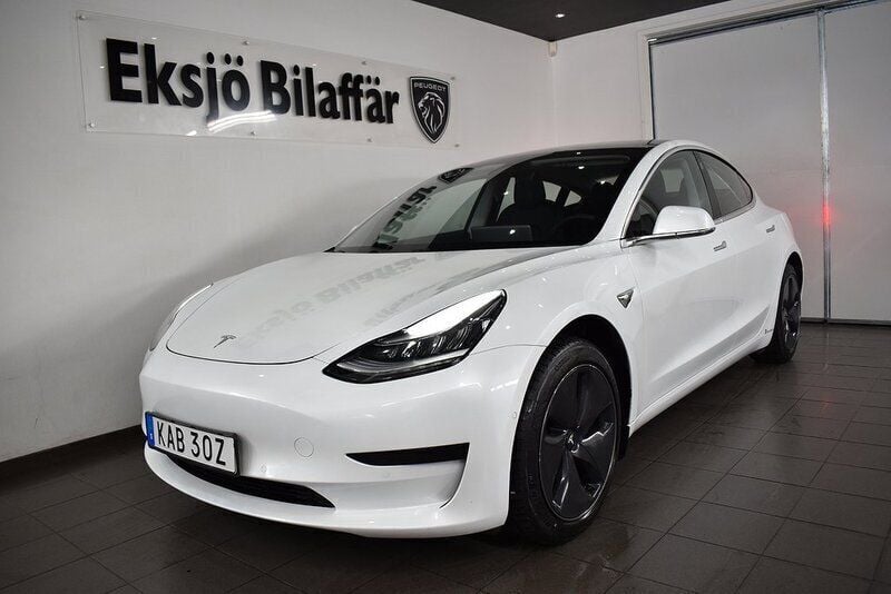 Vit Begagnad 2020 Tesla Model 3 Standard Range Plus Sedan | 254 500 kr (Marknadspris) - Bild 1/4