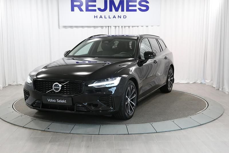 Svart Begagnad 2025 Volvo V60 Plus Kombi | 479 500 kr (Marknadspris) - Bild 1/4