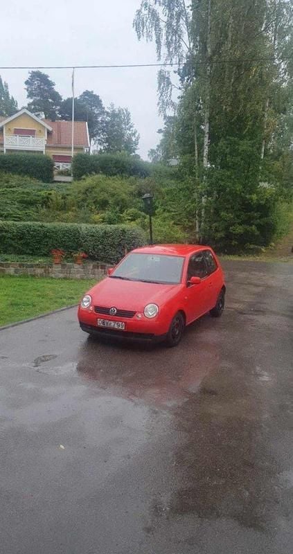 Röd Begagnad 2000 VW Lupo Trendline Halvkombi | 4 500 kr (Superpris) - Bild 1/4