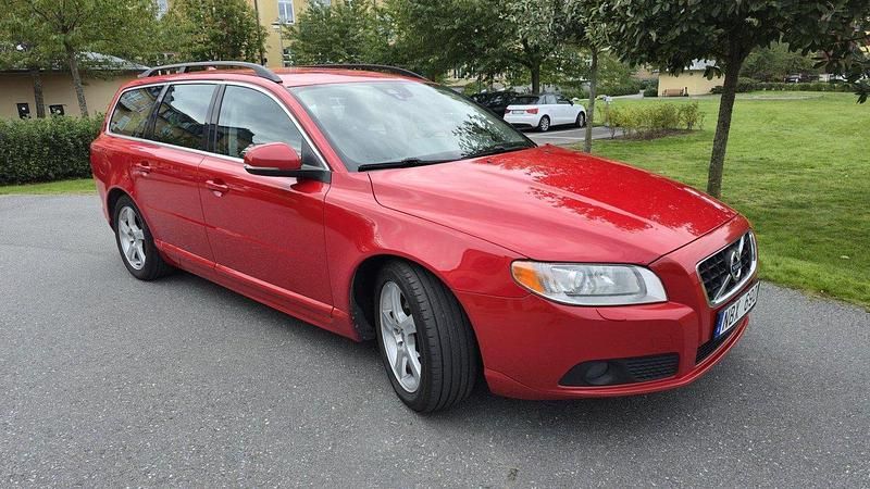 Röd Begagnad 2013 Volvo V70 Kombi | 59 900 kr (Superpris) - Bild 1/4