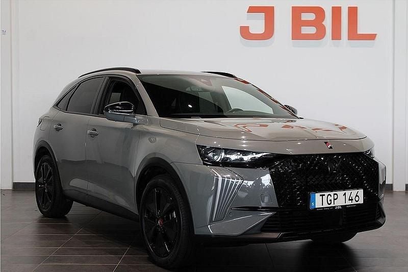 Grå Begagnad 2023 DS Automobiles DS7 Crossback Performance Line Plus SUV | 419 900 kr (Dyr) - Bild 1/4