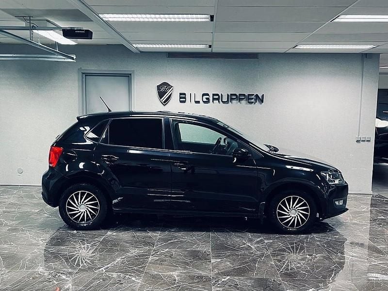 Begagnad VW Polo 90 HK (66 kW) 2011 Svart Halvkombi