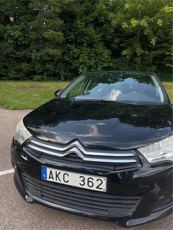 Svart Begagnad 2011 Citroën C4 Halvkombi | 59 000 kr (Marknadspris) - Bild 1/3