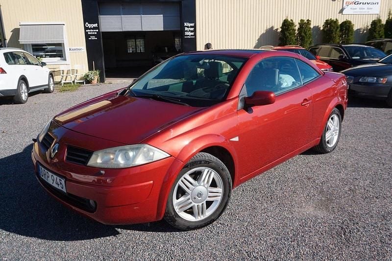 Mörkröd Begagnad 2004 Renault Mégane Cabriolet Cab | 32 900 kr (Marknadspris) - Bild 1/4