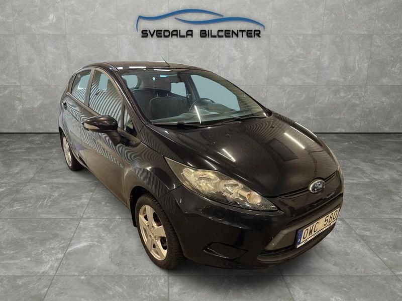 Svart Begagnad 2009 Ford Fiesta Trend Halvkombi | 36 900 kr (Marknadspris) - Bild 1/4