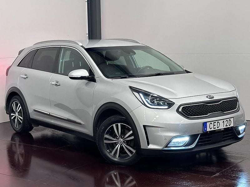 Grå Begagnad 2019 Kia Niro Advance SUV | 179 900 kr (Marknadspris) - Bild 1/4