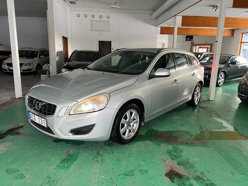 Begagnad Volvo V60 Momentum 116 HK (85 kW) 2012 Grå Kombi