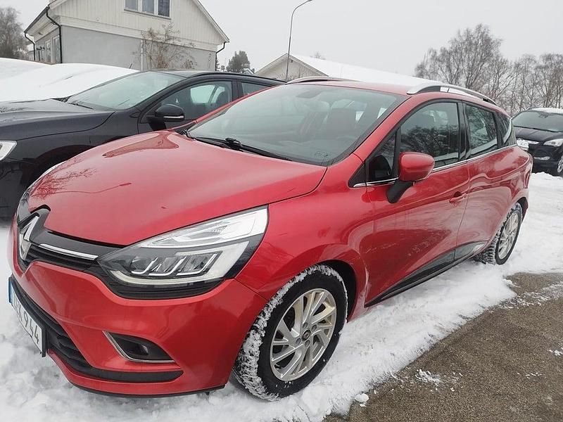 Begagnad Renault Clio GrandTour Intens 90 HK (66 kW) 2017 Röd Kombi