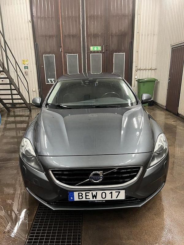 Begagnad 2013 Volvo V40 Kombi | 67 000 kr (Marknadspris) - Bild 1/4