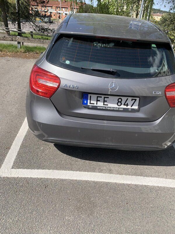 Grå Begagnad 2013 Mercedes A180 Style Halvkombi | 121 000 kr (Marknadspris) - Bild 1/4
