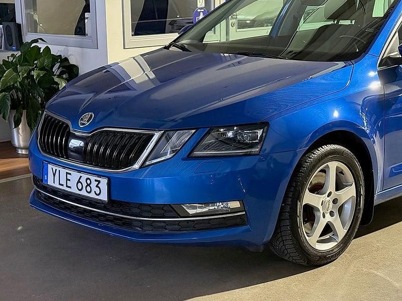 Begagnad Skoda Octavia Style 180 HK (132 kW) 2017 Blå Kombi