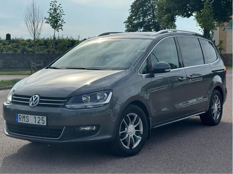 Grå Begagnad 2013 VW Sharan Minibuss | 79 000 kr (Dyr) - Bild 1/4