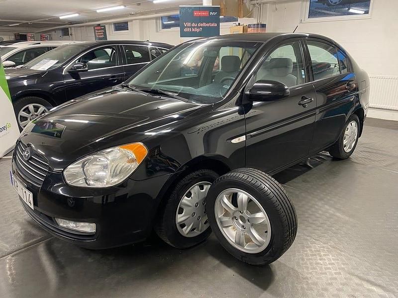 Begagnad Hyundai Accent 112 HK (82 kW) 2007 Svart Sedan