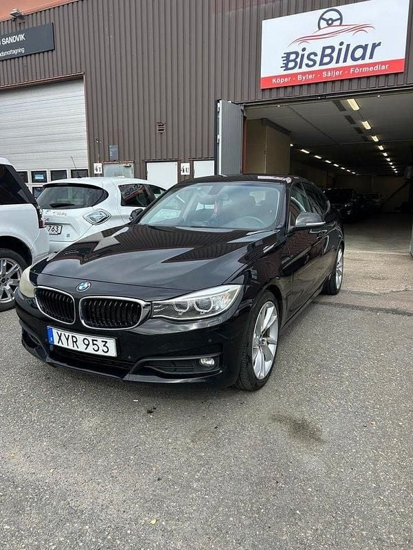 Svart Begagnad 2014 BMW 318 Gran Turismo Halvkombi | 99 900 kr (Marknadspris) - Bild 1/4