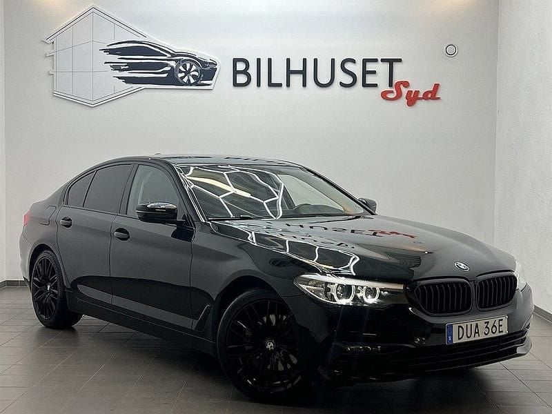 Svart Begagnad 2019 BMW 520 Sport Line Sedan | 288 500 kr (Bra pris) - Bild 1/4