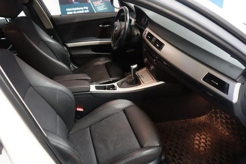Begagnad BMW 320 184 HK (135 kW) 2011 Alpin vit Kombi