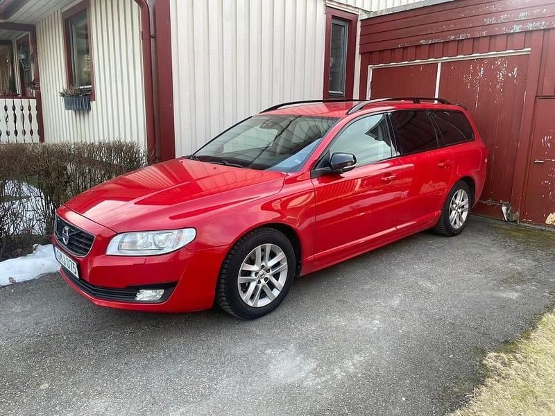 Passion red 612 Begagnad 2016 Volvo V70 Kombi | 130 000 kr (Marknadspris) - Bild 1/4