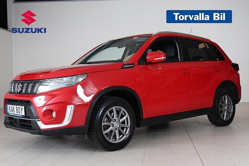 Röd Begagnad 2022 Suzuki Vitara SUV | 224 000 kr (Marknadspris) - Bild 1/4