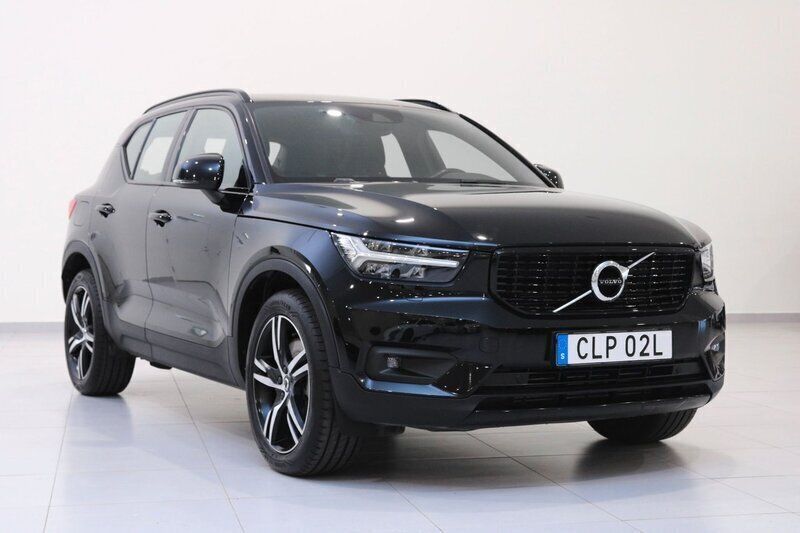Svart Begagnad 2021 Volvo XC40 R-Design SUV | 309 900 kr (Bra pris) - Bild 1/4