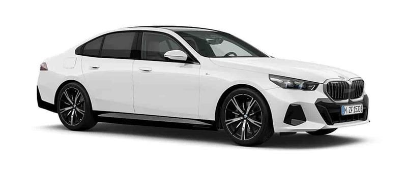 Vit Ny 2025 BMW 530e Comfort Edition Sedan | 797 300 kr (Lite dyr) - Bild 1/1
