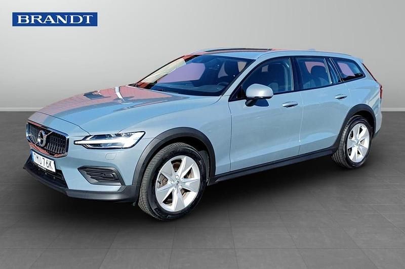 Grå Begagnad 2022 Volvo V60 CC Kombi | 324 900 kr (Marknadspris) - Bild 1/4