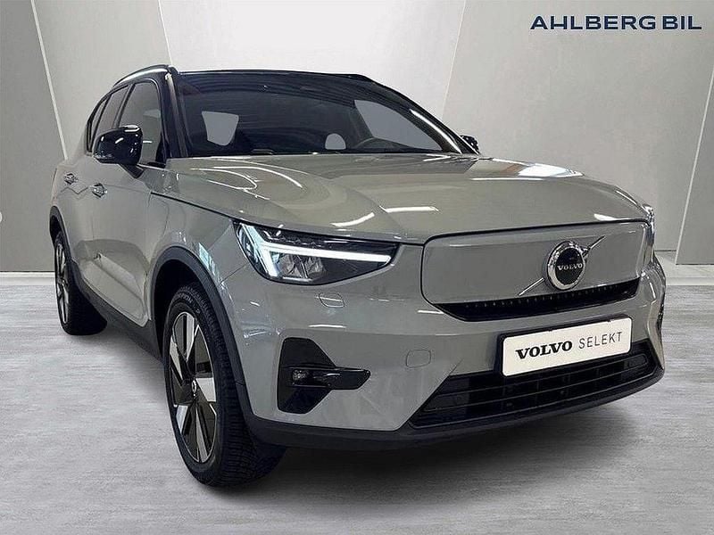 Grå Begagnad 2023 Volvo XC40 Plus SUV | 439 500 kr - Bild 1/3