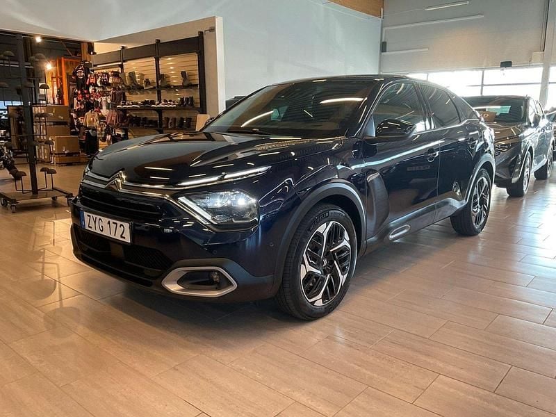 Blå Begagnad 2024 Citroën C4 PureTech Halvkombi | 238 000 kr (Marknadspris) - Bild 1/4